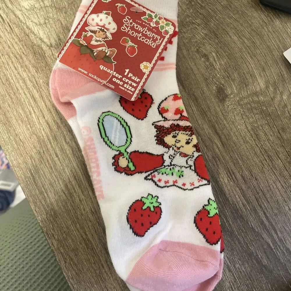 Strawberry Shortcake Quarter Crew Socks Women’s 9-14 1 Pair